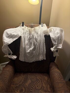 Women’s White Off-Shoulder Peasant Blouse NWOT